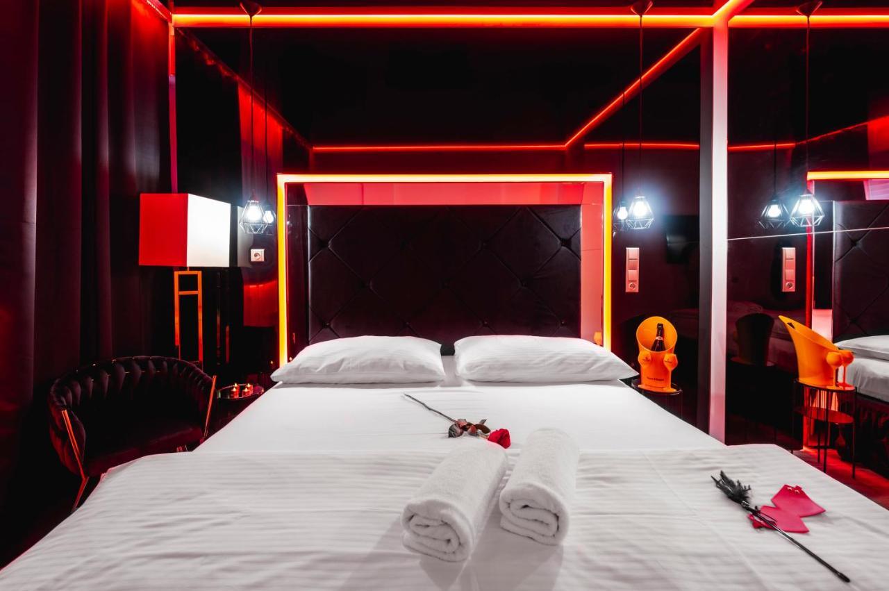 Aura Design & Garden Pool 3* Prague